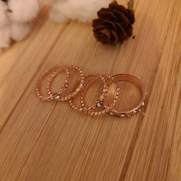 ππNEWππ PRETTY!! 5 Band Stacked Rings in ROSE GOLD - Picture 7 of 9